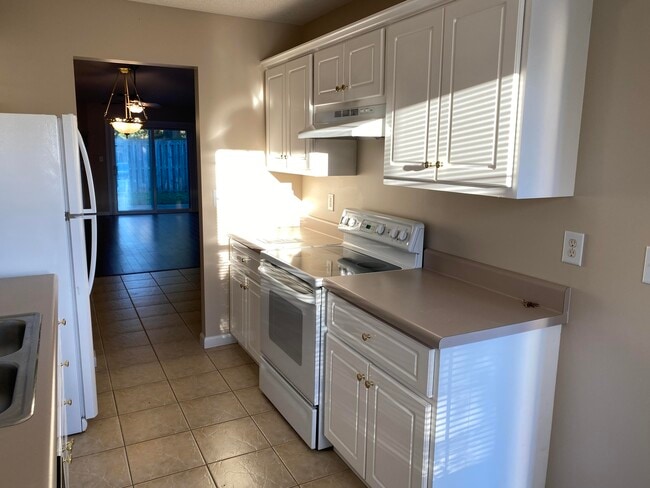 Photo - 2108 Abigail Ln SW