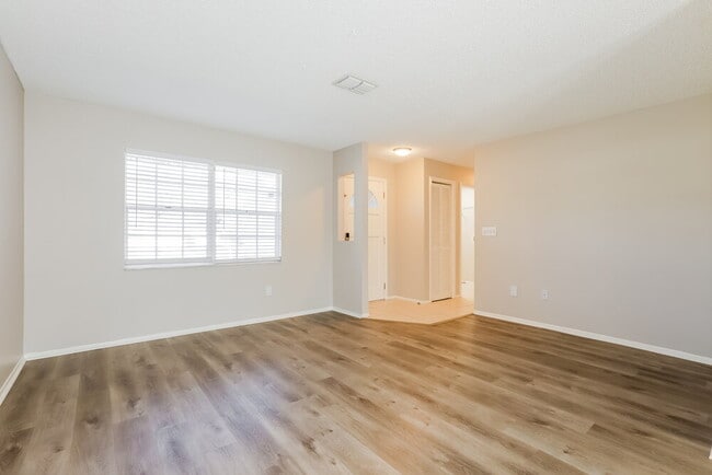 Photo - 4538 Swallowtail Dr