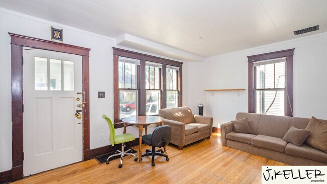 Photo - 931 Dewey Ave