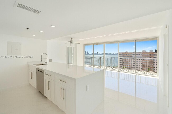 Photo - 7601 E Treasure Dr Unit 1123