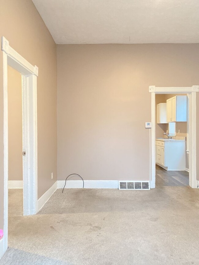 Photo - ZIGZAG, LLC:[TRAN][ZIGZAC][KT][CAG] 1942 S 16 ST Unit 1