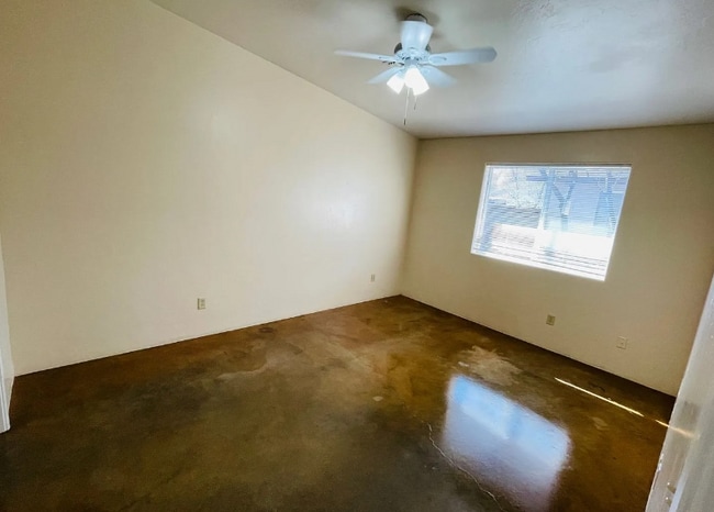 Photo - 1188 N Riverview Blvd