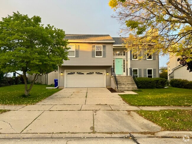 Building Photo - 9610 63rd St Rental