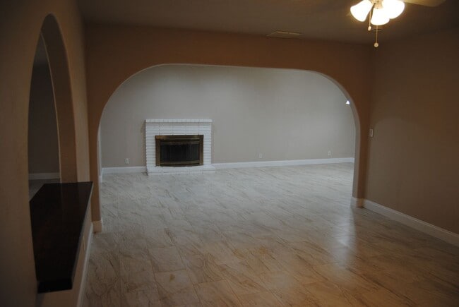 Photo - 8817 Butternut Ave