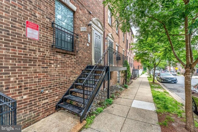 Building Photo - 2123 Young St SE Rental