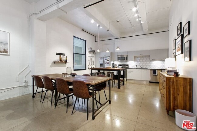 Building Photo - 738 S Los Angeles St Unit 407