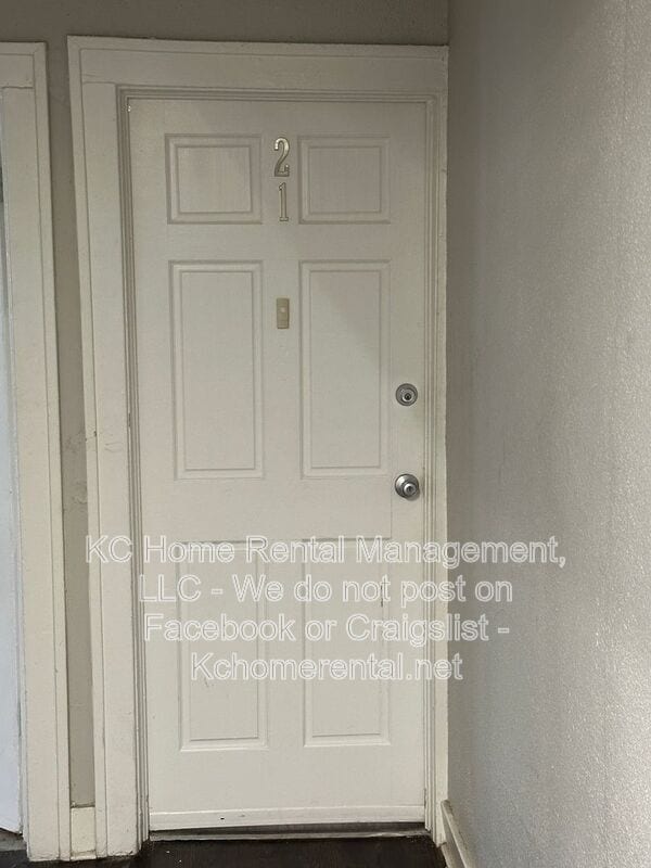 Photo - 305 Gladstone Blvd