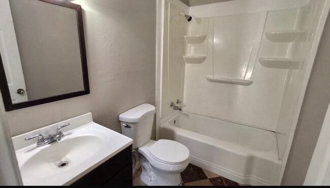 Photo - 906 Appleby St NW