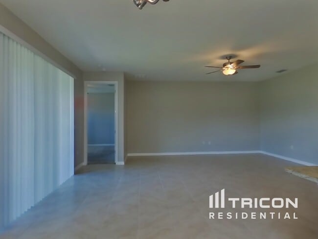 Photo - 1406 Savoy Ln