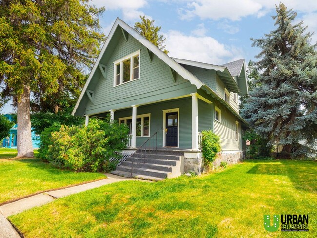Building Photo - Spacious 4-Bedroom Home with 2-Car Garage, Basement Storage & Flexible Living Space in North Spokane