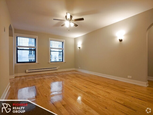Building Photo - 411 W Roscoe St Unit 310 Rental