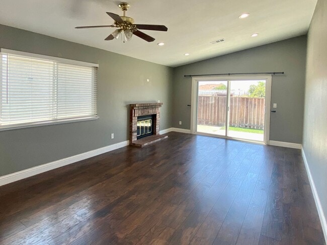 Photo - 205 Almondtree Ln