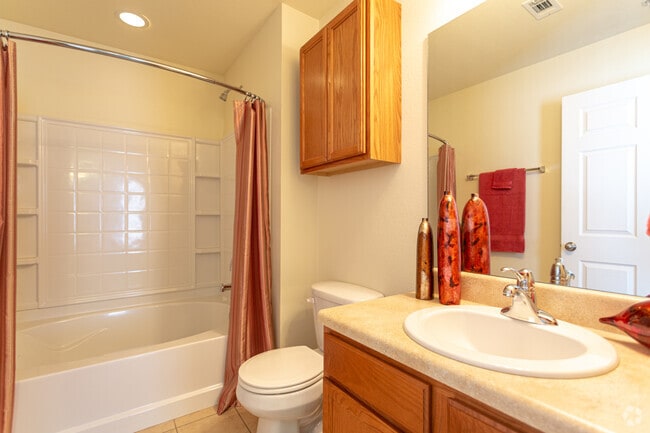 2BR, 2BA - 1,297 SF