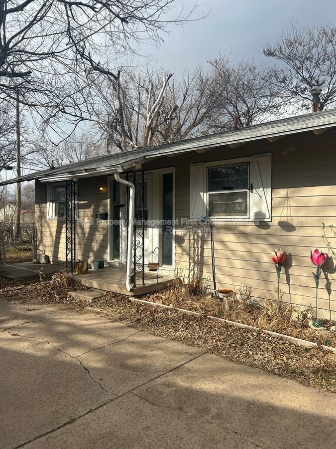 Photo - 5301 S Madison Ave