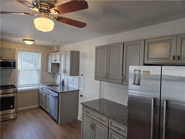 Building Photo - Crescent