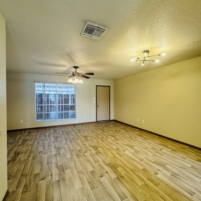 Photo - Modern Comfort Awaits: Spacious 2-Bedroom | 2.5-Bathroom Haven with Granite Elegance in Nederland... Unit 9