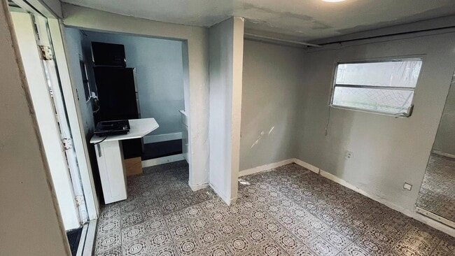 Photo - 605 SW 24th Ave