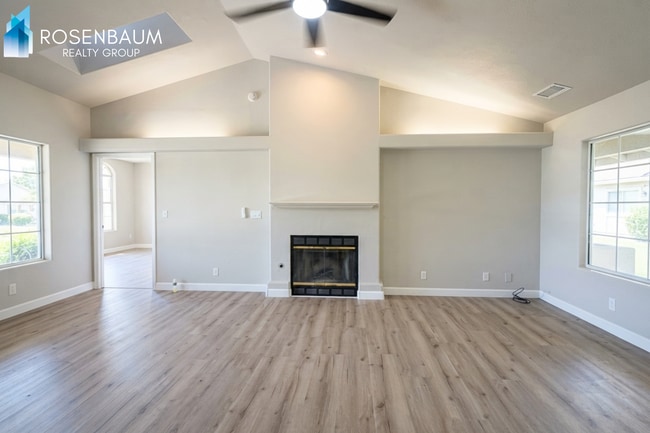 Building Photo - Charming 3-beds, 2-baths ranch-style home on a scenic hillside in Prescott Valley!