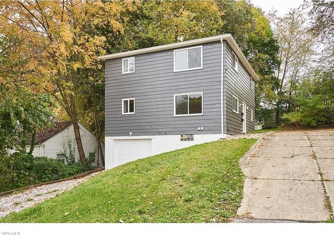Front of House - 406 E Lake Ave Townhome