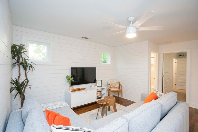 Photo - 559 Veritas St Unit SI ID1302209P