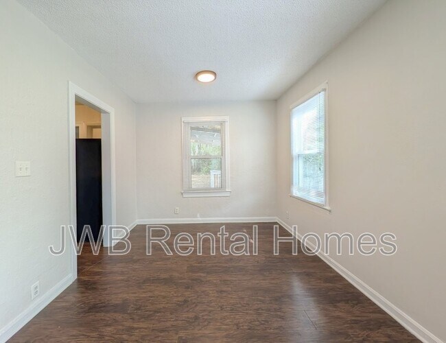 Photo - 217 E 48th St