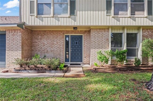 15506 Sungold Ct