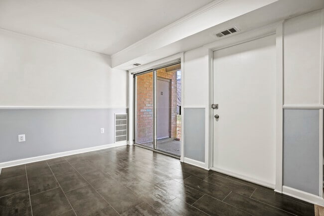 Dining room - 5105 Crossfield Ct Unit 319