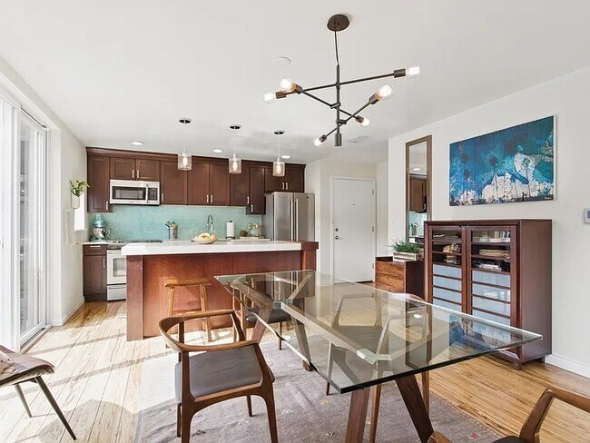 Photo - 1009 NW Hoyt St Unit 210