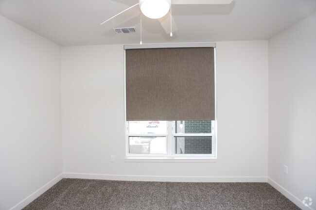 1BR, 1BA - 665 SF