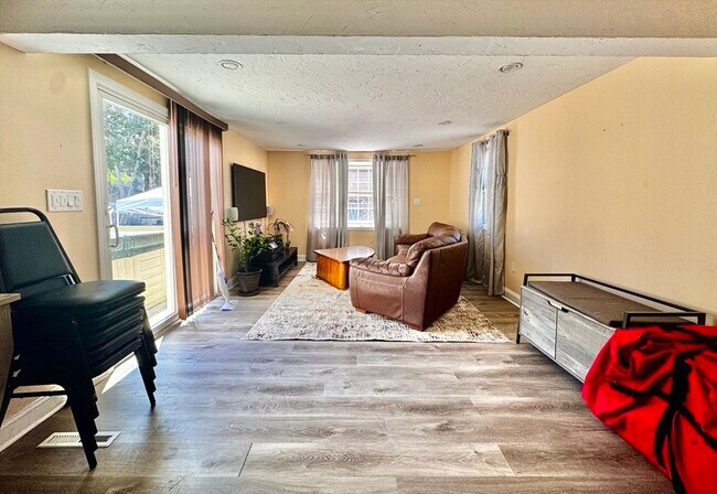Photo - 6 Squire Way