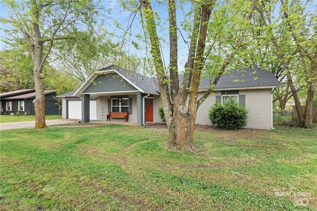 Beautiful Bentonville Home (Fenced Backyard!) - Beautiful Bentonville Home (Fenced Backyard!)