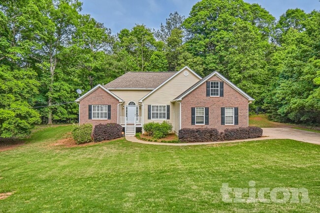 Photo - 390 River Point Dr
