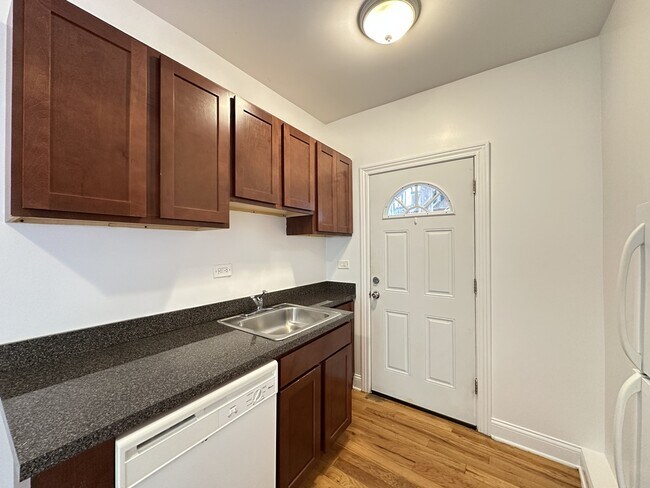 3748 N Fremont St Unit E3
