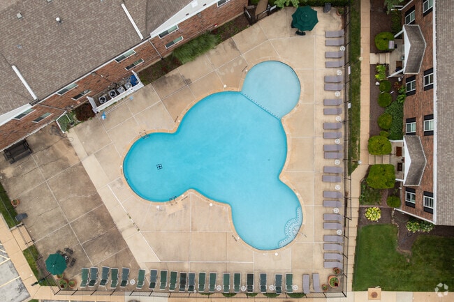 Pool - Marlborough Trails Apartments