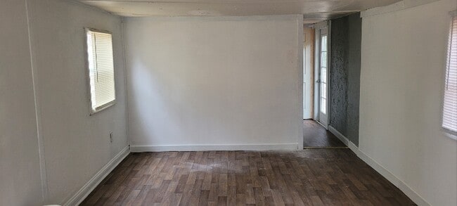 Photo - 205-437 Holt Ave