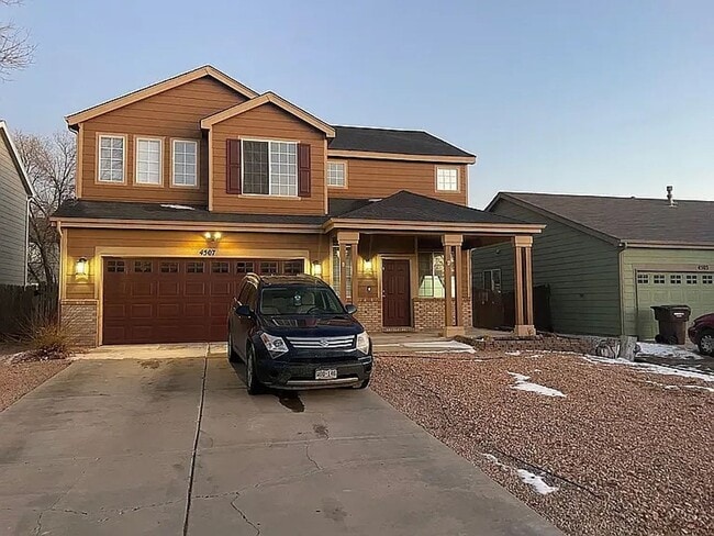 Building Photo - Minutes from Peterson AFB and Fort Carson. Close to parks and shopping