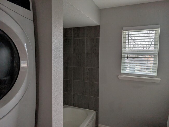 Photo - 2513 Kowis St