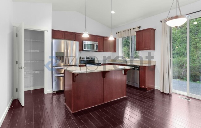 Photo - 1289 Curtis Way