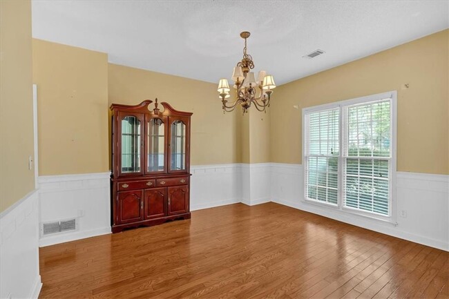 Photo - 3525 Sir Johns Ct NW