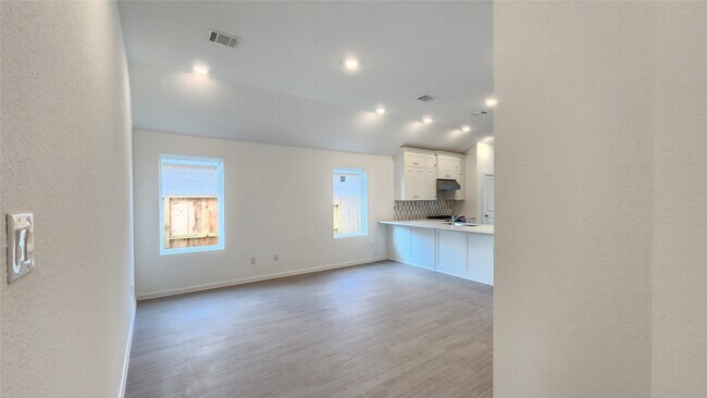 Photo - 6426 Seafoam Lake Dr