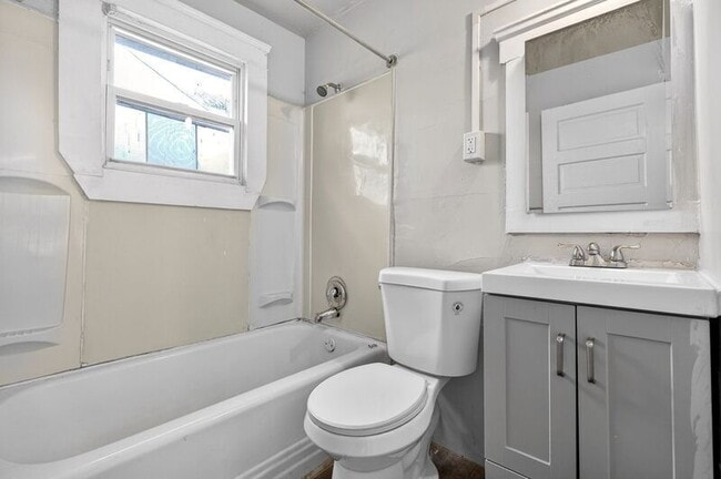 Photo - 389 E 160th St Unidad Upstairs