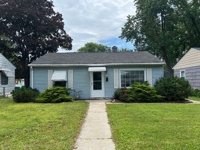 Building Photo - 2 Bedroom 1 Bathroom Single Family Home