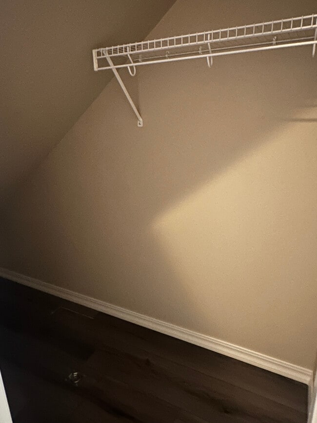 Amplio armario en el recibidor - 20878 Nova Loop Unidad 1