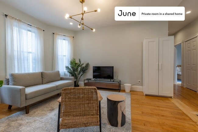 Room in Shared 4 bed/2 bath home in Savin Hill