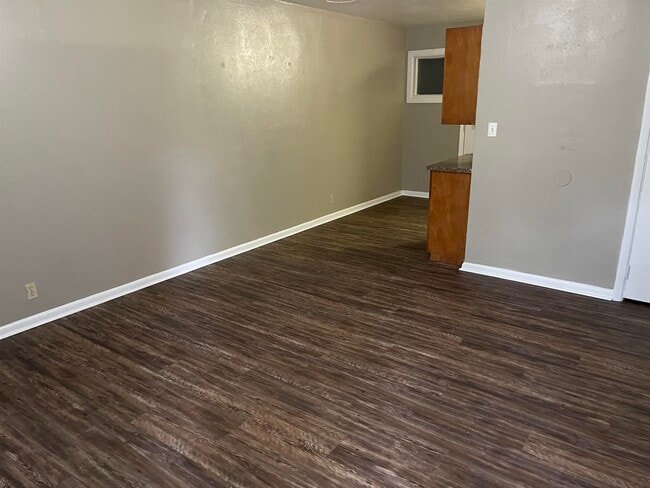 1912 Nannette Dr