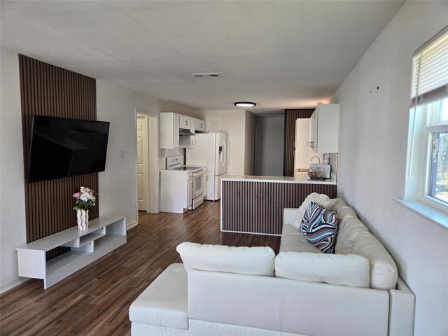 Photo - 108 W Acheson St