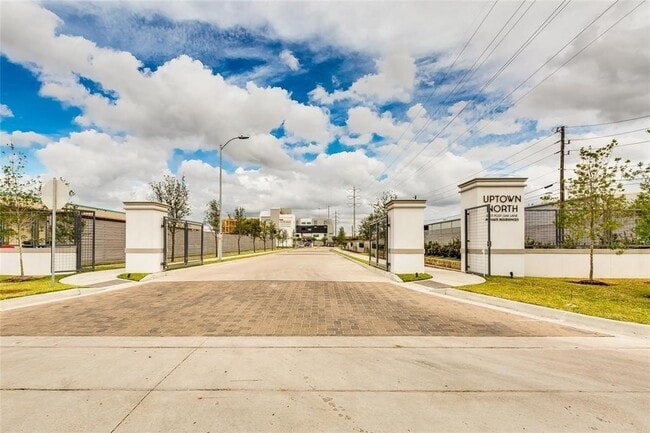 Building Photo - 5817 E Post Oak Ln