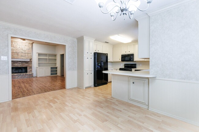 Photo - Large 4 bedroom in the a beautiful neighborhood!