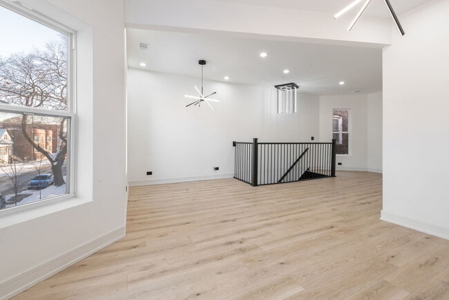 Photo - 6430 S Eberhart Ave Unidad 2