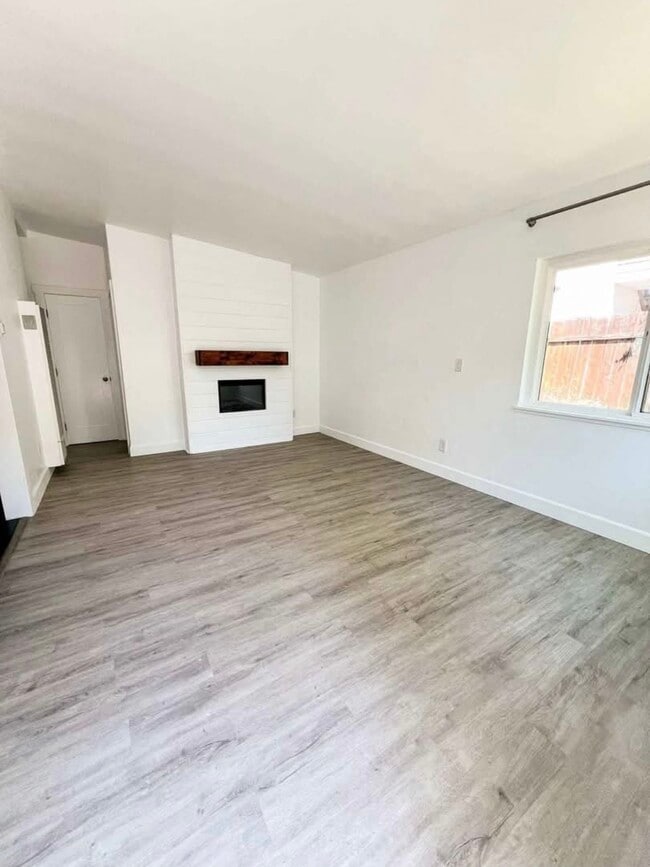 1068 10th St Unit 1